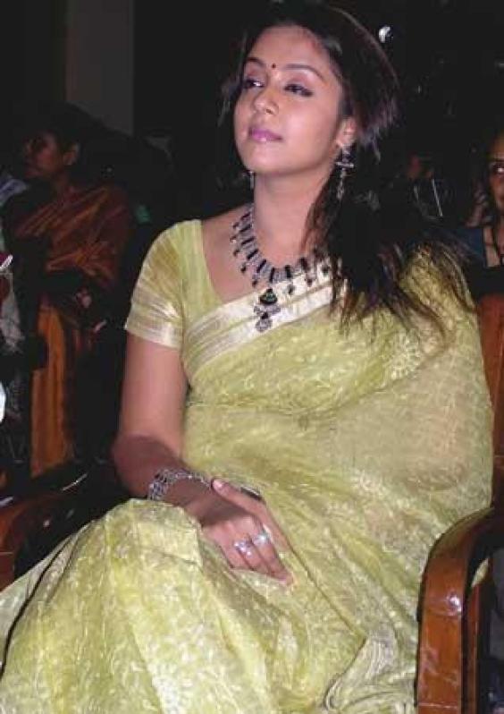 Jyothika in saree caption 